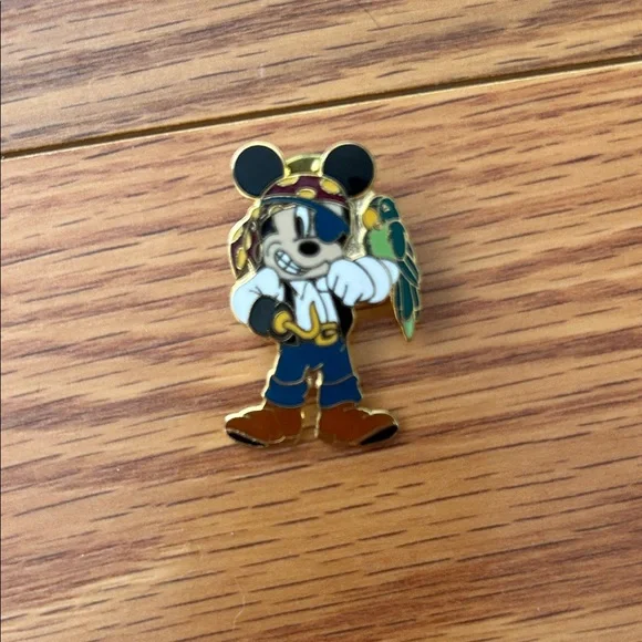 Disney Pin - Picture 1 of 2